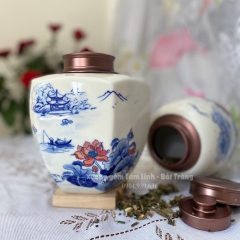 Bình đựng trà gốm Bát Tràng vẽ màu coban Sơn Thủy dáng lục giác