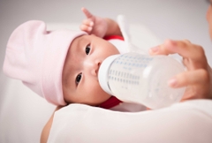 Sữa công thức để máy hâm được bao lâu? Dinh dưỡng cho bé khỏe mạnh.