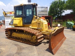 Máy ủi bánh xích hiệu komasu D51PX-22-11057