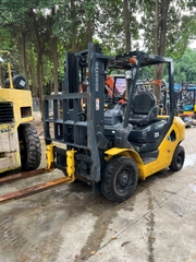 Komatsu FD25C-17-301865 giá chỉ 325 tr với chức năng gật gù số sàn