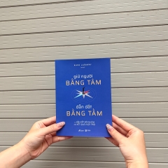 Sách - Giữ Người Bằng Tâm, Dẫn Dắt Bằng Tầm