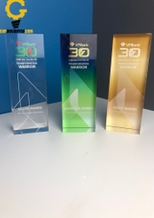 Cúp lưu niệm 30 năm ngân hàng VPbank