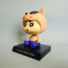 Mô Hình Shin cosplay lợn hồng lắc đầu - cao 13cm - ngang 9cm - dọc 7cm - nặng 200gram + Hộp Màu - K73-T2-S9