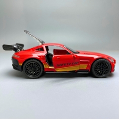 Mô Hình xe Mercedes AMG GTR Màu đỏ Tem vàng - tỉ lệ 1:36 Hợp kim có thể mở cửa - bánh sau chạy cót - Dài 12cm - rộng 5cm - cao 3.5cm - nặng : 200gram - FULL BOX : box màu - Sku : oto82 - K67-T2-S11