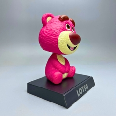 Mô Hình Gấu dâu lắc đầu - Cao 12cm - nặng 150gram - Phụ kiện : đế + miếng dán - FULL BOX : box màu - K73- T3-S7