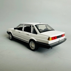 Mô Hình xe Volkwagen Satana trắng tỉ lệ 1:24 Hợp kim có thể mở cửa - bánh sau chạy cót - Dài 19cm - cao 5.5cm - nặng 600gram - Figure Oto - FULL BOX : box màu - SKU : oto394 - K66-T3-S8