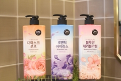 Sữa tắm ON:) THE BODY Damask Rose Body Wash 500g