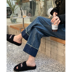 Quần jean cạp cao ống suông dáng dài họa tiết phối gấu QJ196240