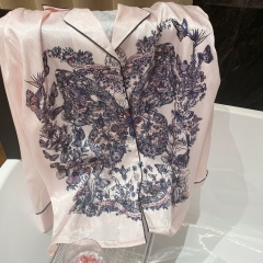 Đồ ngủ Pijama lụa xước hàng hiệu cộc tay Hồng nhạt viền đen họa tiết cánh bướm DN407240