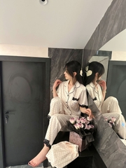 Đồ ngủ Pijama lụa xước hàng hiệu cộc tay viền ren chấm bi DN412240