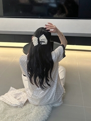 Đồ ngủ Pijama lụa xước hàng hiệu cộc tay viền ren chấm bi DN412240