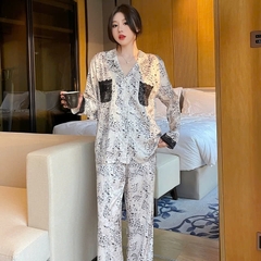 Bộ ngủ tay dài hoa nhí phối ren, thiết kế nhẹ nhàng và thoải mái DN149250