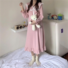 👑 Bộ đồ ngủ nữ tay dài phong cách tiên nữ Hàn Quốc – cổ búp bê, dáng dài qua gối, siêu dễ thương DN173250