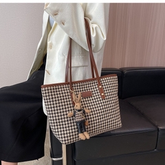 Túi Xách To Đeo Vai Kèm Thỏ Bông - Giỏ Xách Mona - tt230332