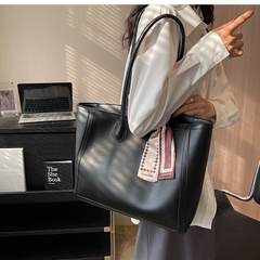 Túi Xách Cỡ Lớn Kèm Khăn Lụa - Giỏ Đeo Vai Size To Mona - tt230335