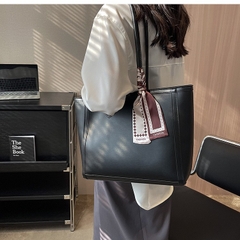 Túi Xách Cỡ Lớn Kèm Khăn Lụa - Giỏ Đeo Vai Size To Mona - tt230335