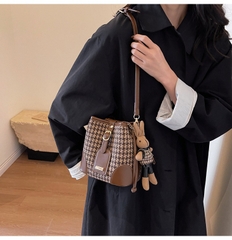 Túi Mix Dạ Đeo Chéo Nữ - Giỏ Xách Kèm Móc Túi Thỏ Mona - tt240342