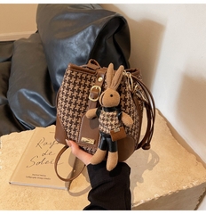 Túi Mix Dạ Đeo Chéo Nữ - Giỏ Xách Kèm Móc Túi Thỏ Mona - tt240342