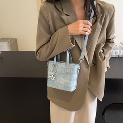 Túi Đeo Chéo Xách Tay Bò Màu Sắc Năng Động  - tt250538