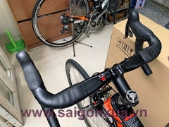 1 CHIẾC, THANH LÝ GIÁ RẺ (xe mới trên 98%) : Xe đạp đua TWITTER R10 - Khung full Carbon, groupsets SRAM RIVAL 11