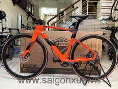 Xe đạp thể thao Road bike tay lái ngang TWITTER CYCLONE PRO DISC 2023 - Khung full Carbon, groupsets SHIMANO 1x12. Màu Cam