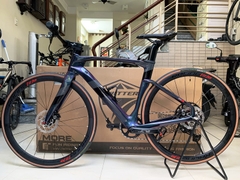 Xe đạp thể thao Road bike tay lái ngang TWITTER CYCLONE PRO DISC 2023 - Khung full Carbon, groupsets SHIMANO 1x12. Xanh rêu đổi màu