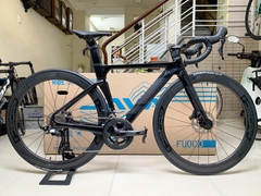Xe đạp đua JAVA FUOCO DISC (2024) - Khung, vành full Carbon; group Shimano 105 R7120, 2 đĩa 12 líp . Màu Đen bóng