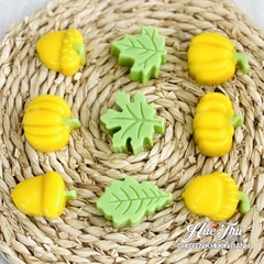 Khuôn silicon Bí Ngô, Lá Phong A146 (vỉ 9 hình) làm bánh rau câu 3D 4D nhấn xôi, fondant, socola, nến hanmade