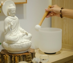 Đức Phật Thích Ca tỏa hào quang gốm trắng