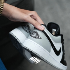 NIKE AIR JORDAN 1 LOW GS ' LIGHT SMOKE GREY ' (553560 052)