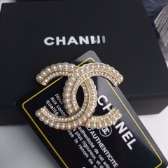 Trâm, Ghim Cài Áo Chanel Đá Phale Mix Ngọc Trai Cao Cấp 3.6*5cm