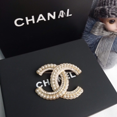 Trâm, Ghim Cài Áo Chanel Đá Phale Mix Ngọc Trai Cao Cấp 3.6*5cm