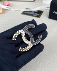 Trâm, Ghim Cài Áo Chanel Trắng Đen Sang Trọng 3.5*5cm