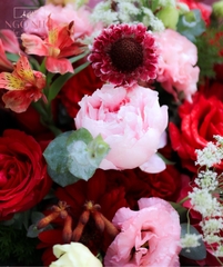 Bó Hoa Tone Đỏ 053 - Giấy Trắng