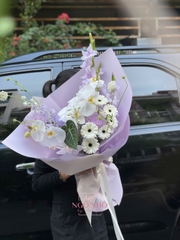 Bó Hoa Lay Ơn Tím Nhạt Mix Lan Hồ Điệp