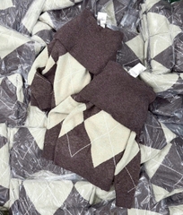 A433-Áo len dài tay trễ vai hoạ tiết quả trám nâu be