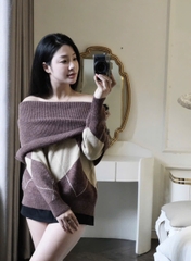 A433-Áo len dài tay trễ vai hoạ tiết quả trám nâu be