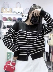 A428- Áo len cadigan kẻ đen thêu gấu hàng nhà máy