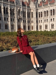 SET403-Set nhung lì áo huy hiệu thêu phối chân váy xếp ly có lót