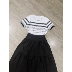 SET áo len mongtoghi kẻ ngang kèm chân váy đen (có tách lẻ)