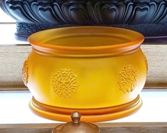 Lư Hương Bảo Liên Đăng bằng đá lưu ly