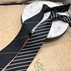 Đẳng cấp và phong cách cùng Cà Vạt Đen Chấm Bi Chất liệu Vải Cotton Dày 3 Lớp 8cm trung niên  giangpkc-phu-kien-thoi-trang