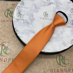 Cà vạt nam mẫu thắt sẵn dây kéo 6cm màu cam kẻ tăm trơn mẫu mới nhất 2023 Giangpkc