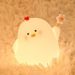 Đèn ngủ gà cầm hoa Momin Chicken