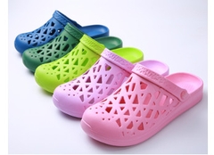 Giày nhựa đi trong khách sạn