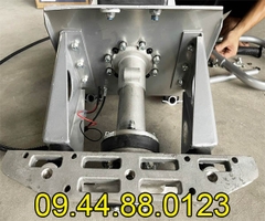 Máy đầm thước chạy xăng 4m Khung Inox
