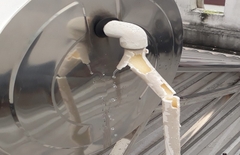 Vấn Đề: Sản phẩm PPR lắp trên sân thượng dưới ánh nắng trực tiếp lâu ngày bị lão hóa, nứt vỡ