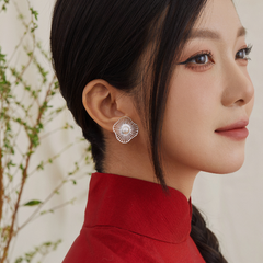 Hoa Tai Nụ Bạc 925 Mặt Ngọc Trai Tự Nhiên Hình Lá Sen Cỡ Lớn Luxury Pearls - VUE508