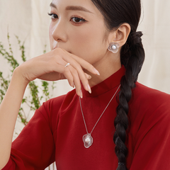 Hoa Tai Nụ Bạc 925 Mặt Ngọc Trai Tự Nhiên Hình Lá Sen Cỡ Lớn Luxury Pearls - VUE508