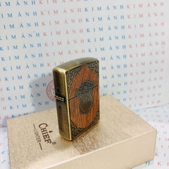 Bật lửa, hộp quẹt CHIEF chủ đề Cửa Gỗ Mơ Ước, Kim Ánh nhập hàng chính hãng vỏ bằng đồng